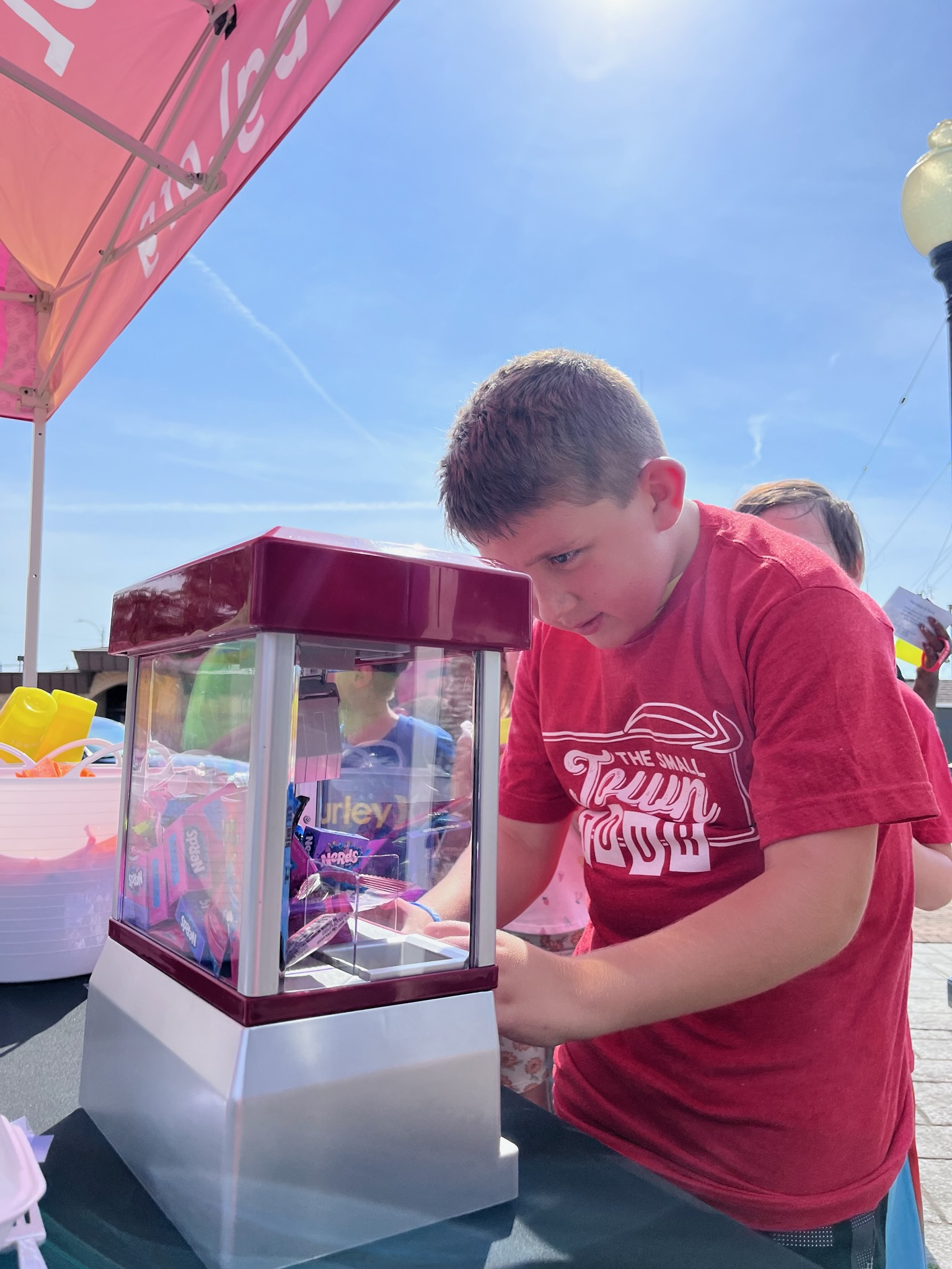 Kid playing with crane machine at the small town tour.